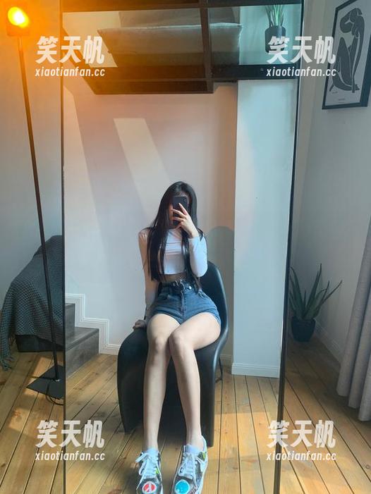 陈佩奇 微密圈 - 一起来嗨:陈佩奇的白色吊带丝与壁纸合集,一键下载!