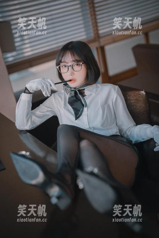 韩国孙乐乐[Loozy]：高清图包，恋物与咖啡的奇妙冲撞，简直就是视觉的调剂品！