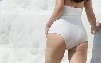 魅妍社 – 水面上的涟漪，私房写真里的白沫泳池梦境！