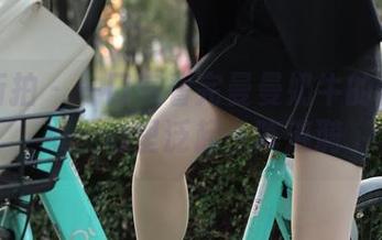 魔镜街拍 – 一口气看完曼曼奶牛的精选合集，心里泛起一阵涟漪