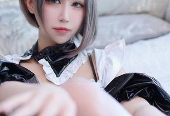 黑白御猫的在线写真：柴郡旗袍，光影下的轻舞飞扬。